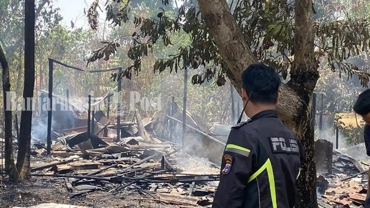 Geger Kebakaran di Sungai Ulin Banjarbaru, Api Berkobar dengan Cepat ...