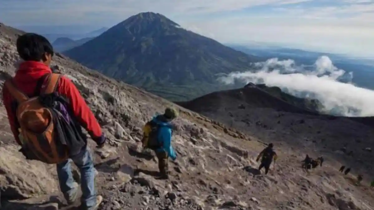 Mengenaskan, Terpeleset Saat Pendakian dan Masuk ke dalam Kawah