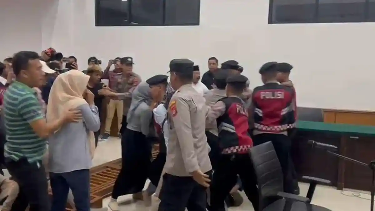 Sidang Mutilasi Serang Memanas, Amarah Keluarga Siti Amelia Pecah di Ruang Sidang