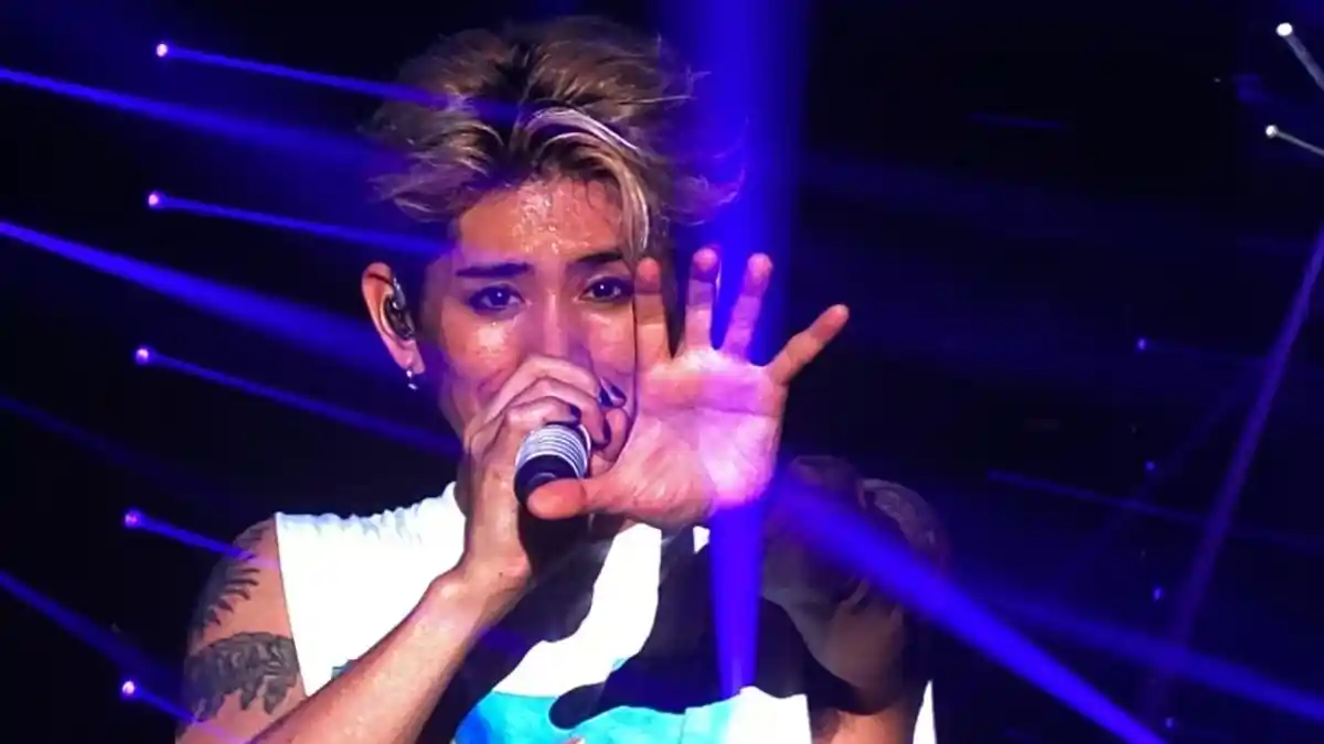 Terjemahan Lirik Lagu Tiny Pieces - ONE OK ROCK: 'Cause I'm Broken, Ain't Nobody Gonna Fix Me