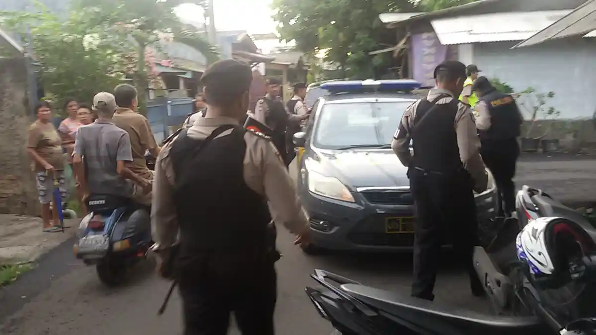 Polisi Geledah Komplek Permata Cengkareng, Dua Orang Diciduk