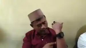Rastono-korban-penganiayaan-oknum-staf-PN-Depok-mendatangi-Polres-Metro-Depok.jpg