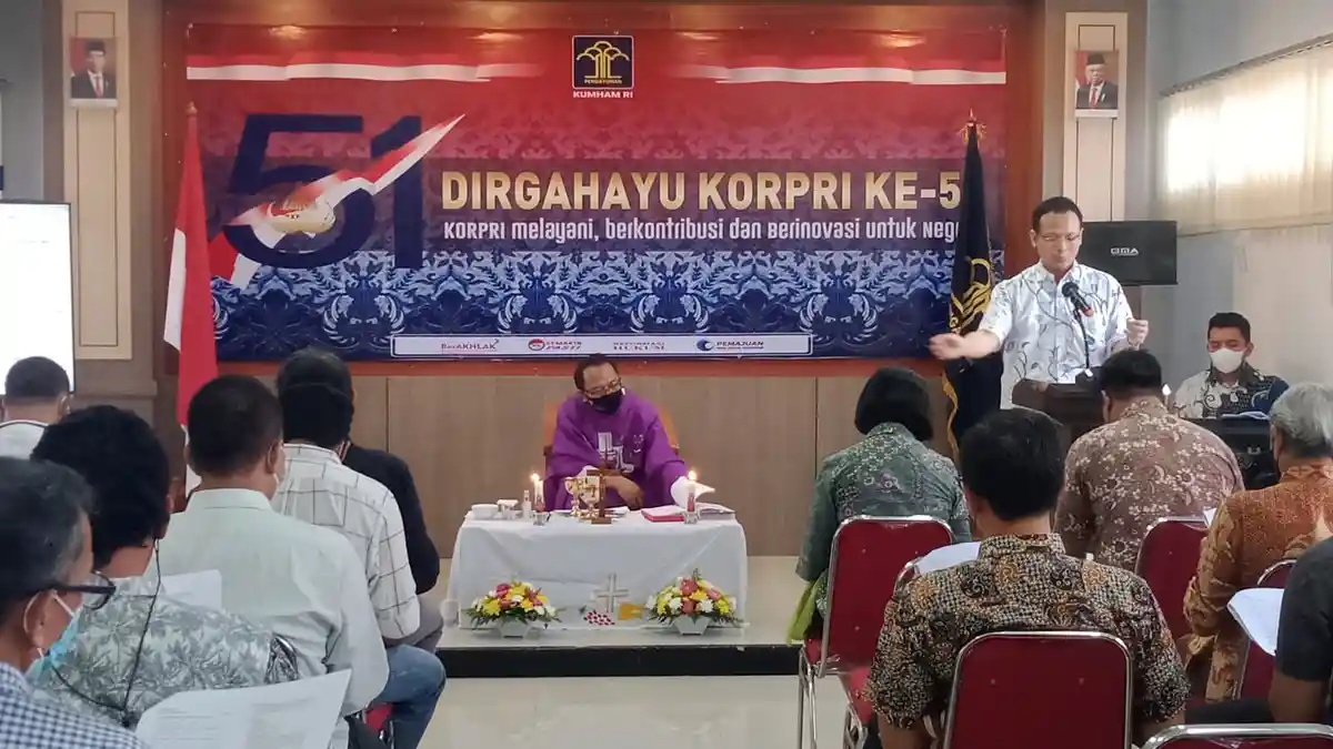 Belasan WBP dan Staf Rutan Kelas II B Serang Ikuti Misa Jumat Menjelang Natal