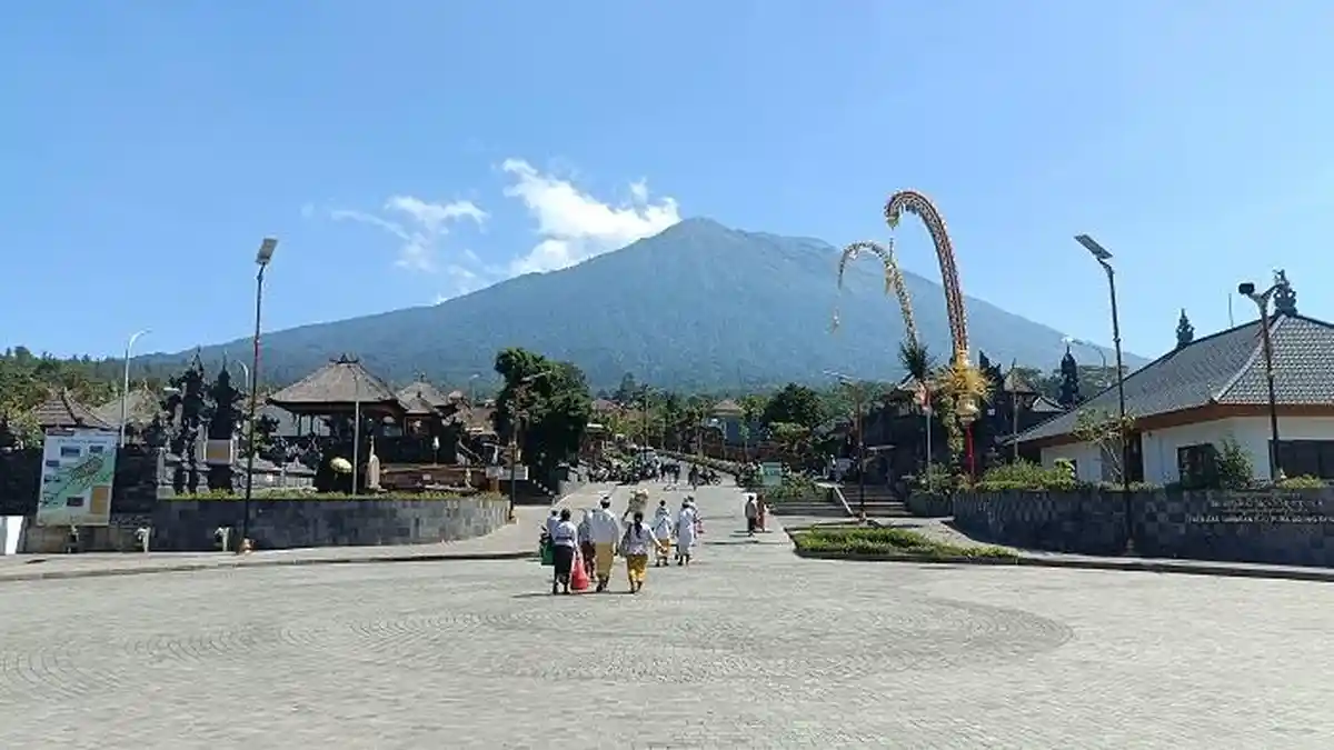 NYEJER 21 Hari: Jadwal Sembahyang Umat Hindu Luar Bali saat Ida Bhatara Turun Kabeh di Pura Besakih