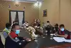 pertemuan-pt-waskita-karya-dengan-gubernur-ali-baal-masda.jpg