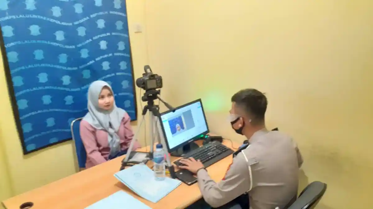 Jokowi Teken PP Nomor 76 Tahun 2020, Buat dan Perpanjangan SIM Bisa Gratis? Ini Penjelasan Korlantas