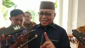 REVIU-KEMENKES-Bupati-Gorontalo-Sofyan-Puhi-saat-diwawancarai-TribunGorontalocom.jpg
