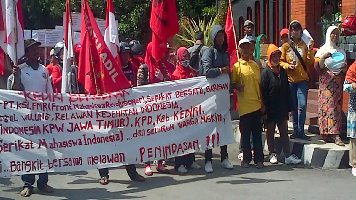 Peringati Hari Buruh, 200 Buruh di Kediri Gelar Pawai Simpatik