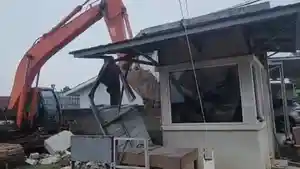 Perusakan-Pos-Satpam.jpg