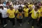 Ketum Golkar Ikut Jalan Sehat HUT Bosowa ke 41