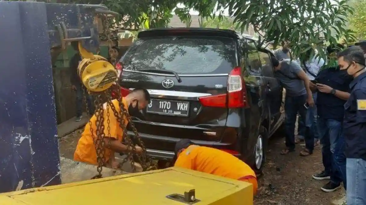 Mayat Pria Berambut Gondrong Ditemukan Warga Dengan 11 Luka Tembak di Badan