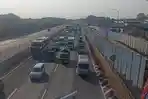 Pantauan Lalu Lintas di Tol Jakarta–Cikampek,  One Way Nasional Sudah Diberlakukan