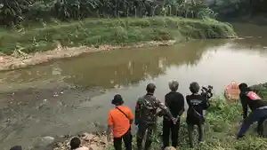 mayat-kali-bekasi-kliatan.jpg