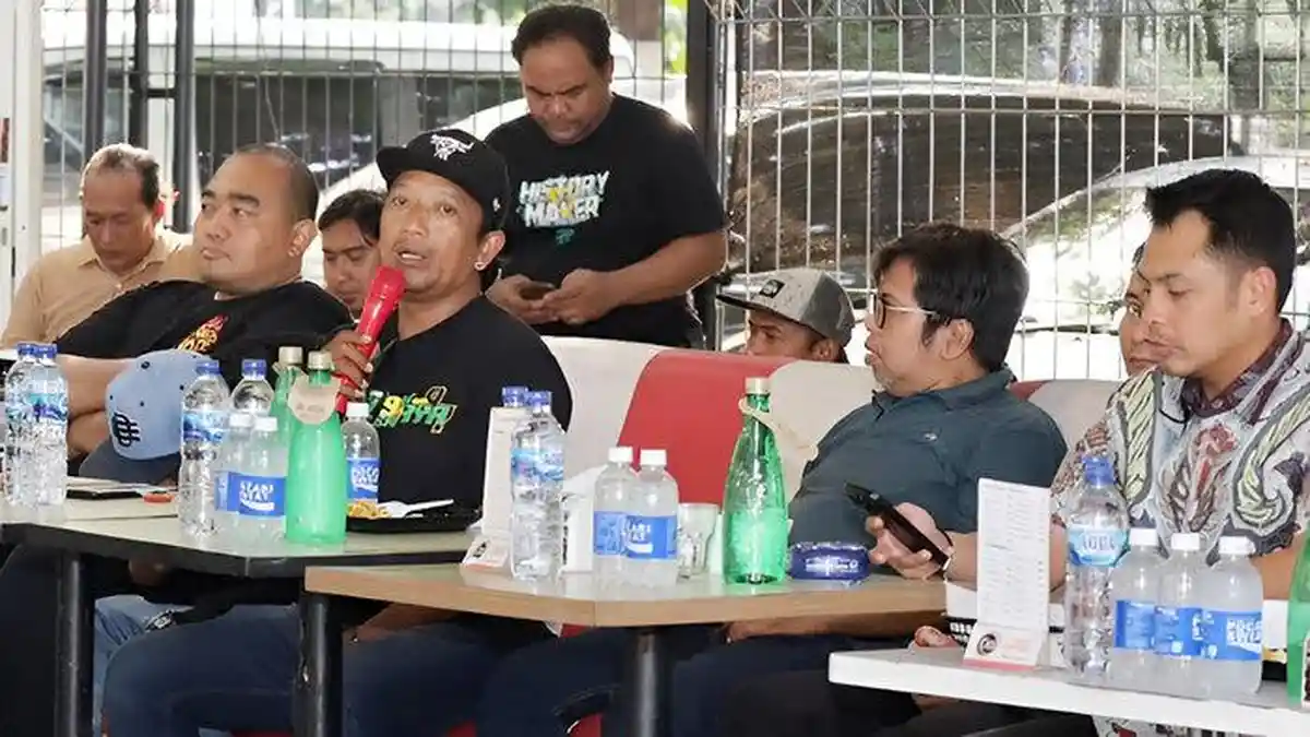 BREAKING NEWS Bonek Peringati Anniversary ke-97 Persebaya dengan Berdoa untuk Kemenangan Bajul Ijo