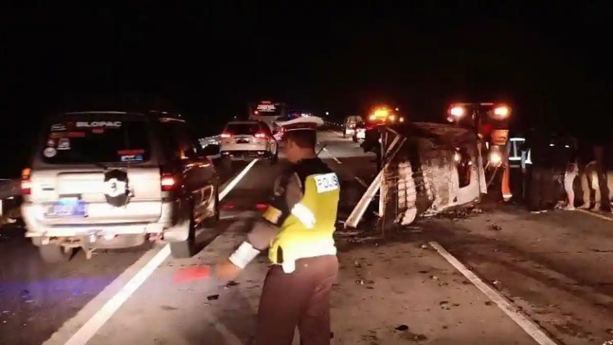 Korban Tewas Terbakar Saat Kecelakaan di Tol Kertosono, Diduga Terhimpit dalam Pick Up