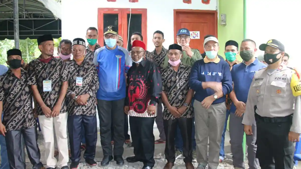 Abusyik Ikut Serahkan Rumah Layak Huni Bersama Plt. Gubernur Aceh