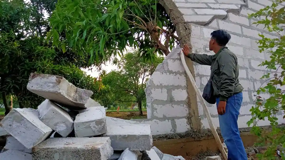 Puting Beliung di Indramayu juga Terjang Kios yang Sedang Dibangun, Pemilik Rugi Rp 80 Juta