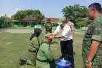 Ketua DPRD Demak Pimpin Pembaretan Puluhan Anggota Satlinmas Desa Kuwu
