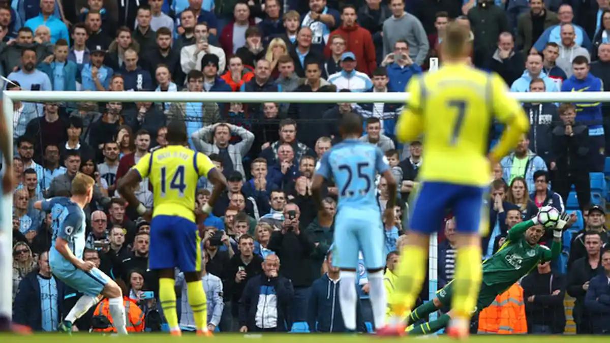 Gagalkan Dua Penalti Man City, Kiper Everton Minta Ditraktir Makan