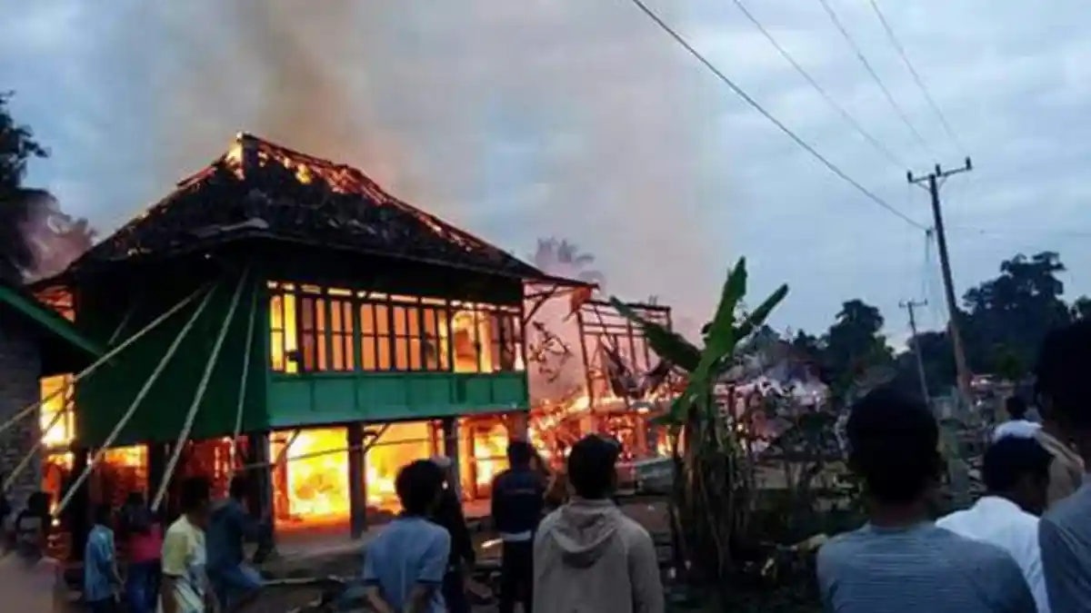 BREAKING NEWS: Kebakaran Hebat Terjadi di Desa Negeri Cahaya, OKU Selatan