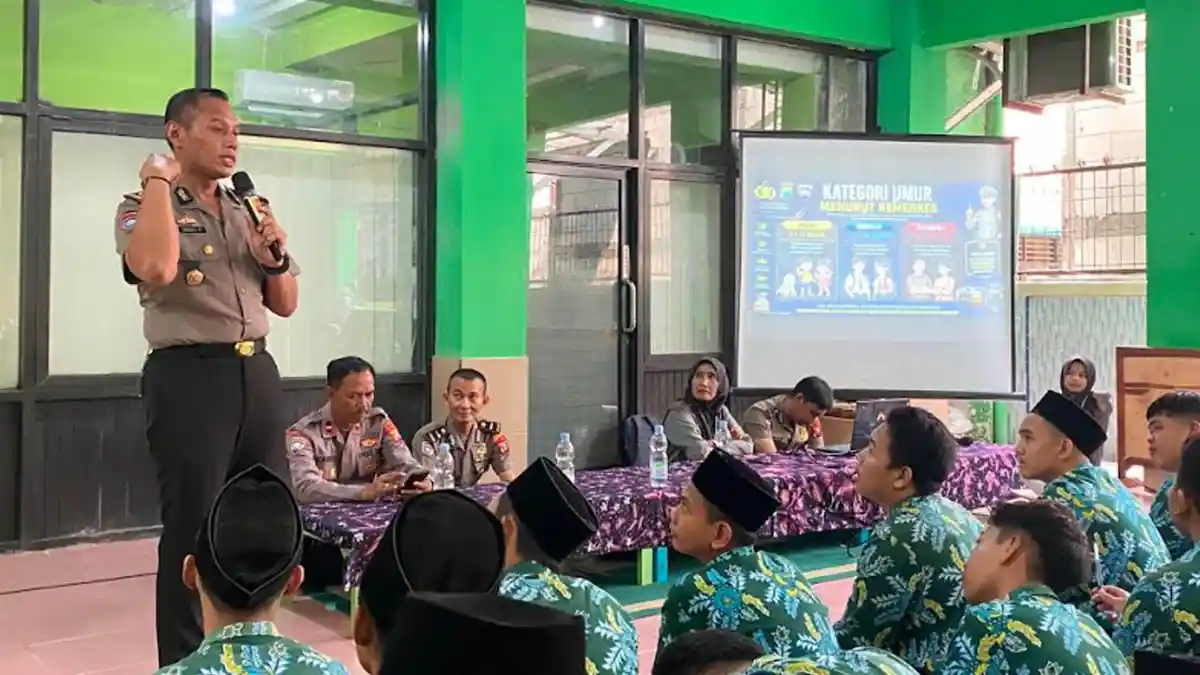 Polisi Blusukan ke Sekolah di Sidoarjo, Pelajar Diingatkan Bahaya Bullying dan Radikalisme