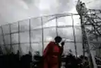 Pager Lapangan Golt Roboh Timpa Sutet