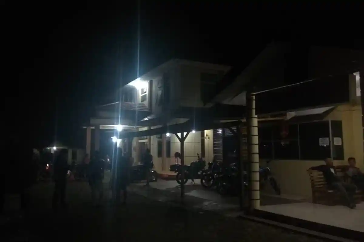 Pegawai Alfamart 'Kabur' Meluncur dari Lantai 3, Perampok Sekap 2 Orang dan Dikepung Warga