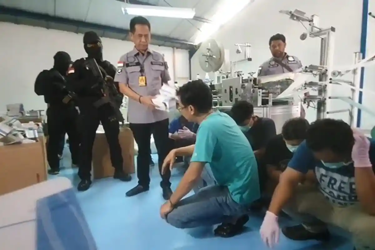 PEMILIK Pabrik Masker Ilegal di Cilincing Belum Tertangkap, Kini Jadi Buronan Polisi