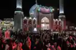 Warga Iran Penuhi Masjid Sambut Lailatul Qadar