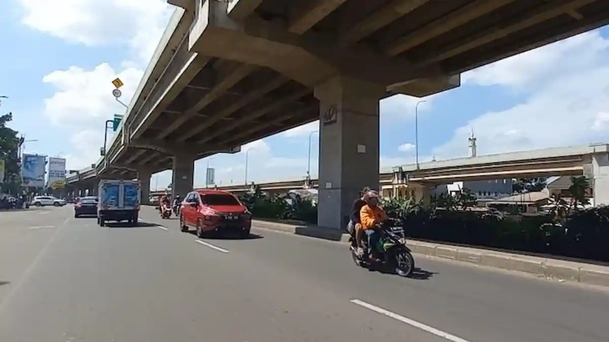 Arus Balik Lebaran, Jalan Raya Kalimalang dari Arah Pantura Pada Jumat Siang Ramai Lancar