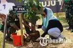 Ketua-TP-PKK-Kabupaten-Trenggalek-Novita-Hardini-ikut-menanam-1000-pohon-alpukat.jpg