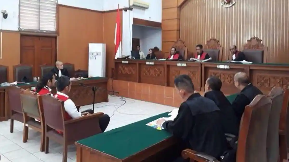 Hakim ke Marcello Tahitoe: Kalau Mau Makin Lemas, Ya Menikah Bukan Mengisap Ganja