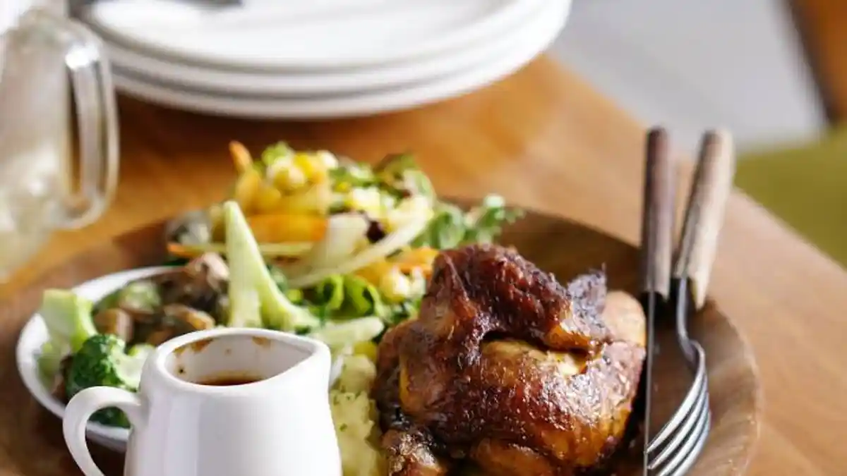 Roasted Chicken di Chevko Kitchen, Tekstur Dagingnya Empuk, Sensasi Manis Plus Pedasnya Wow