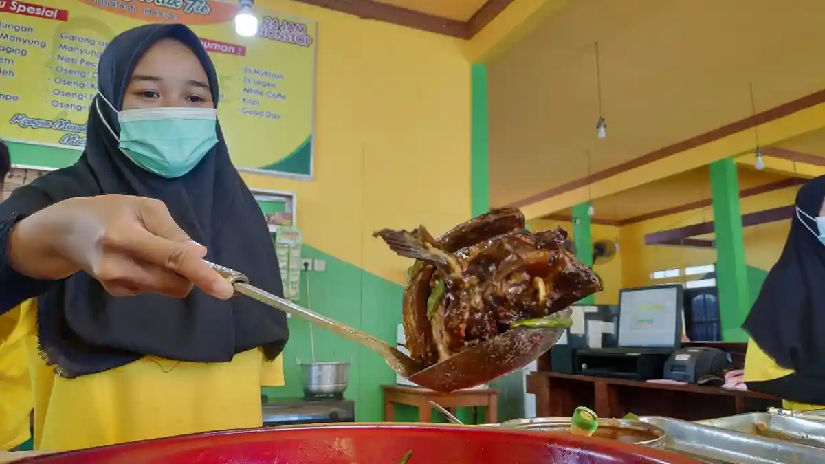 Santap Manyung Asap Khas Tuban Ala Warung Mak Tie, Rasanya Bikin Nagih