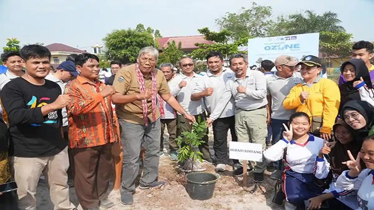 Peringati Hari Ozon se-Dunia, IKAHUT Sintang Tanam Pohon dan Diskusi Lingkungan Hidup