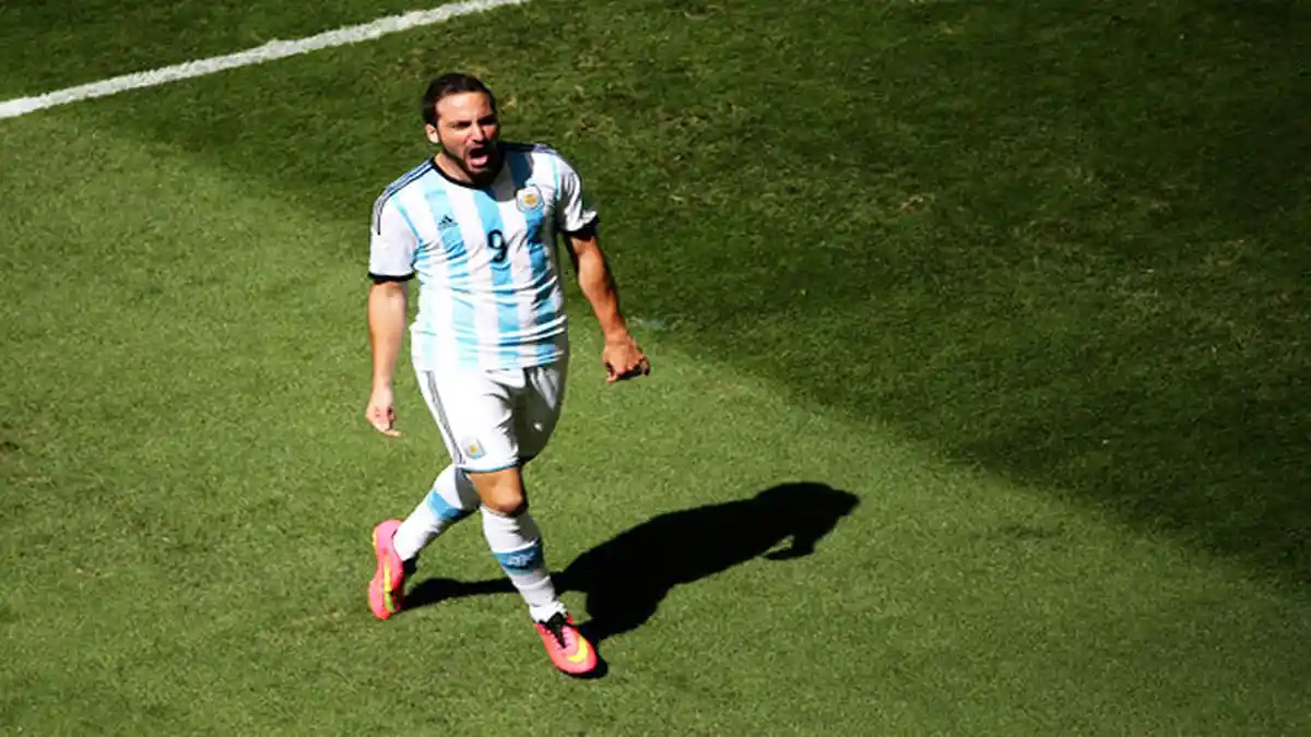 Gonzalo Higuain Buka Skor ke Gawang Jamaika