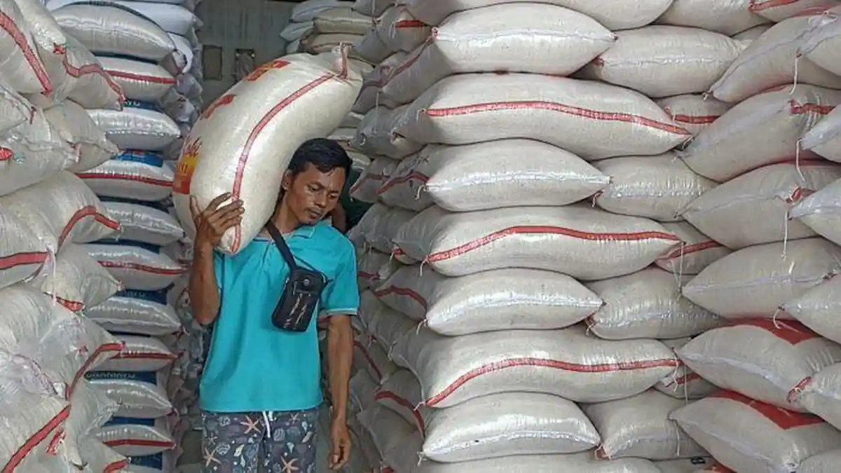 Menjelang Akhir Tahun, Harga Beras di Karawang Turun Rata-rata Rp 500 Per Kg tapi . . .