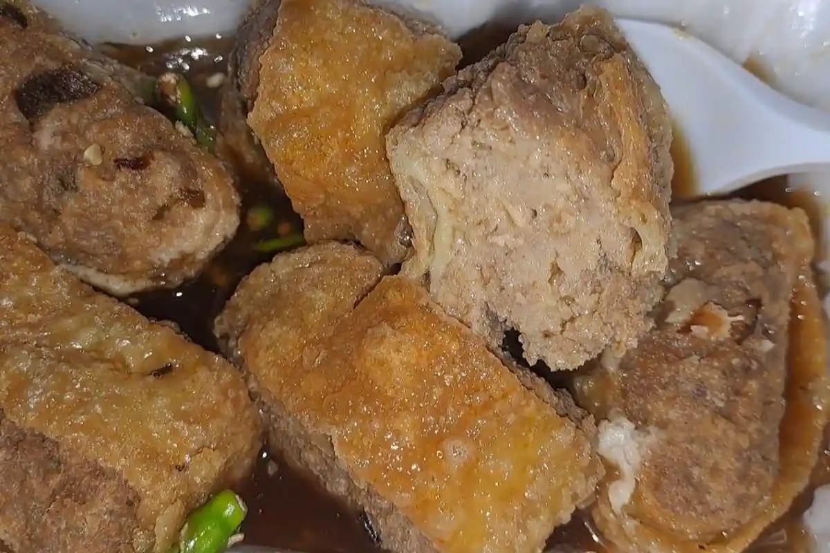 Sensasi Kuliner Gohyong Cikini yang Viral, Berisi Daging Melimpah Disiram Kuah Asam Manis 