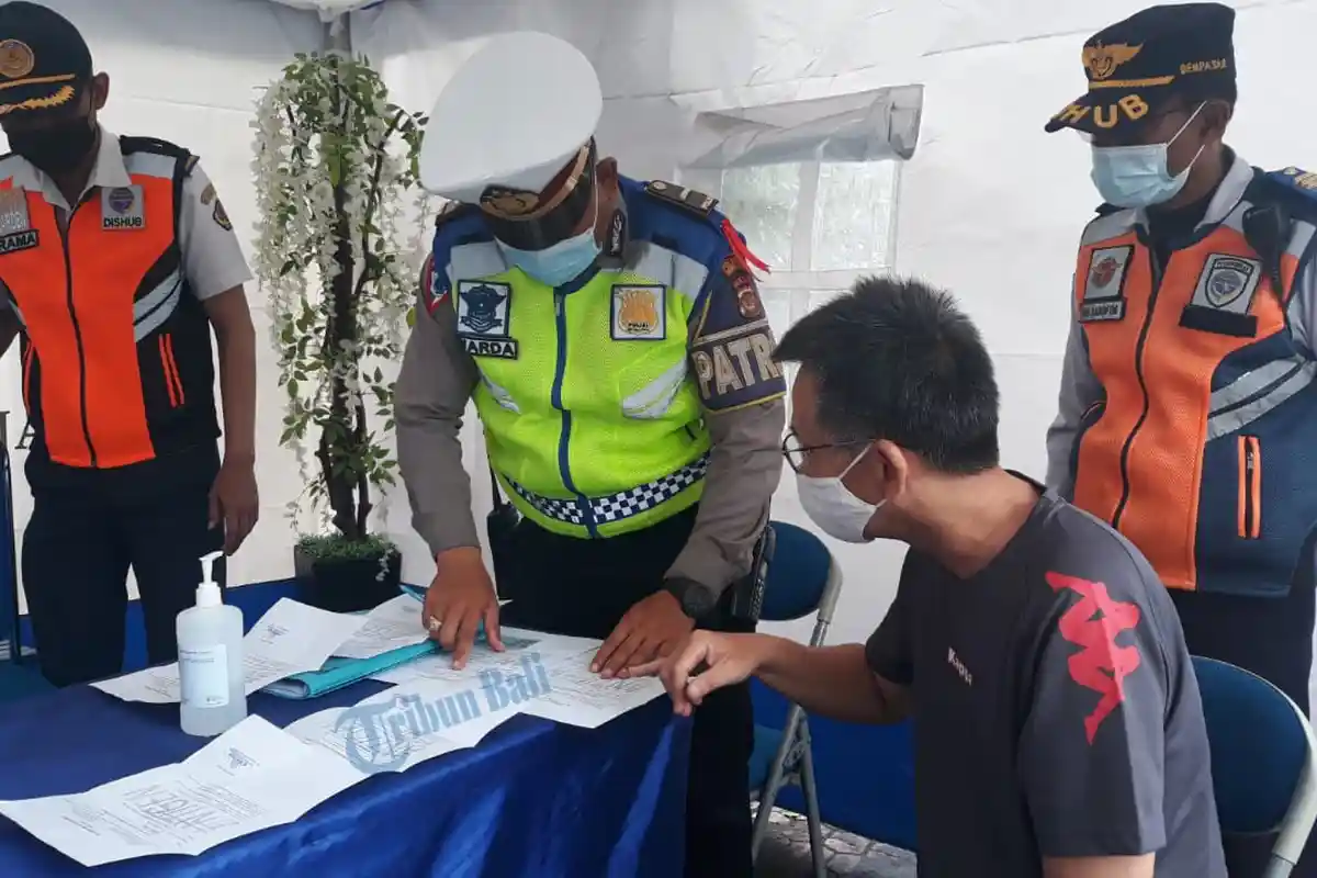 Tim Gabungan Lakukan Penyekatan Arus Balik di Pos Umanyar Denpasar, Apkriyadi 3 Kali Diperiksa