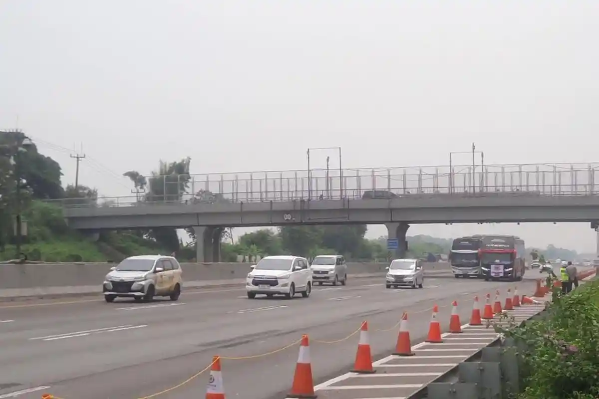 Contraflow di Tol Japek Minggu 7 April 2024, Pemudik Arah ke Jakarta Menjerit Kena Macet