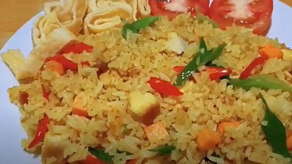 Resep Nasi Goreng Rumahan, Tabur Irisan Telur Sebelum Disantap
