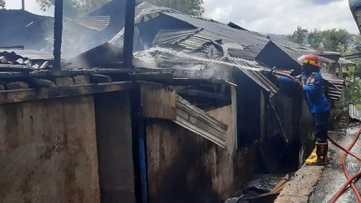 Diduga Akibat Anak Bermain Korek Api, 1 Unit Rumah di Yoka Waena Hangus Terbakar