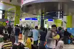 Sejumlah-pemudik-tampak-memadati-ruang-tunggu-keberangkatan-Stasiun-Gambir.jpg
