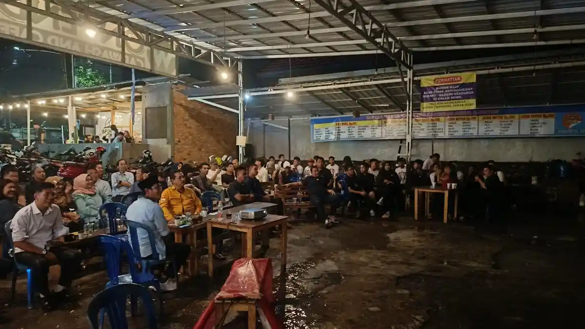 Tim Pendukung Saling Bersorak Saat Nobar Debat Capres, Pendukung Prabowo-Gibran Paling Nyaring 
