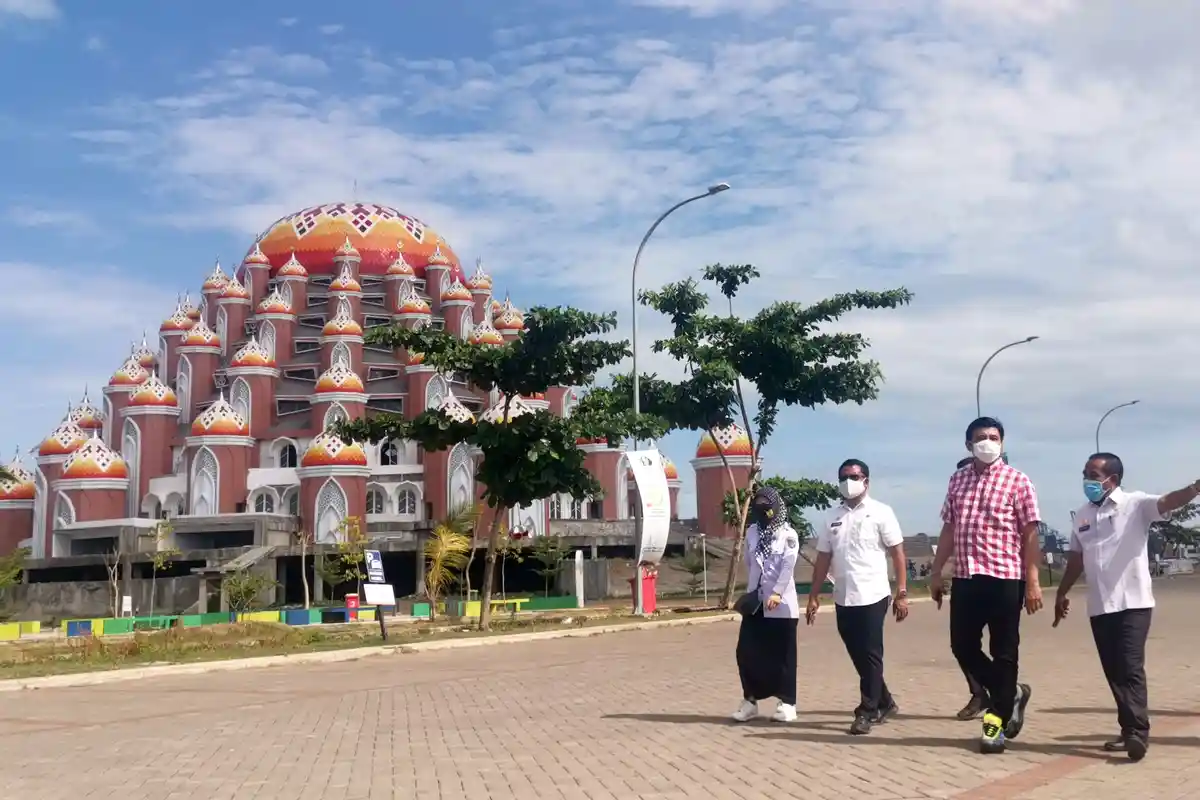 Politisi PDIP Rudy Pieter Goni Tinjau Masjid 99 Kubah Makassar, Mulai Dipakai di Ramadan Tahun 2021