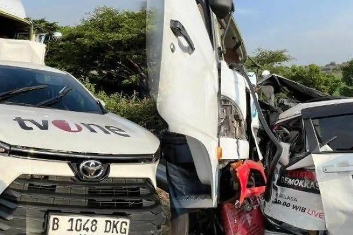 Kondisi Mobil Kru Jurnalis tvOne Kecelakaan di Tol Pemalang, 3 Orang Meninggal 2 Luka-luka Ditabrak