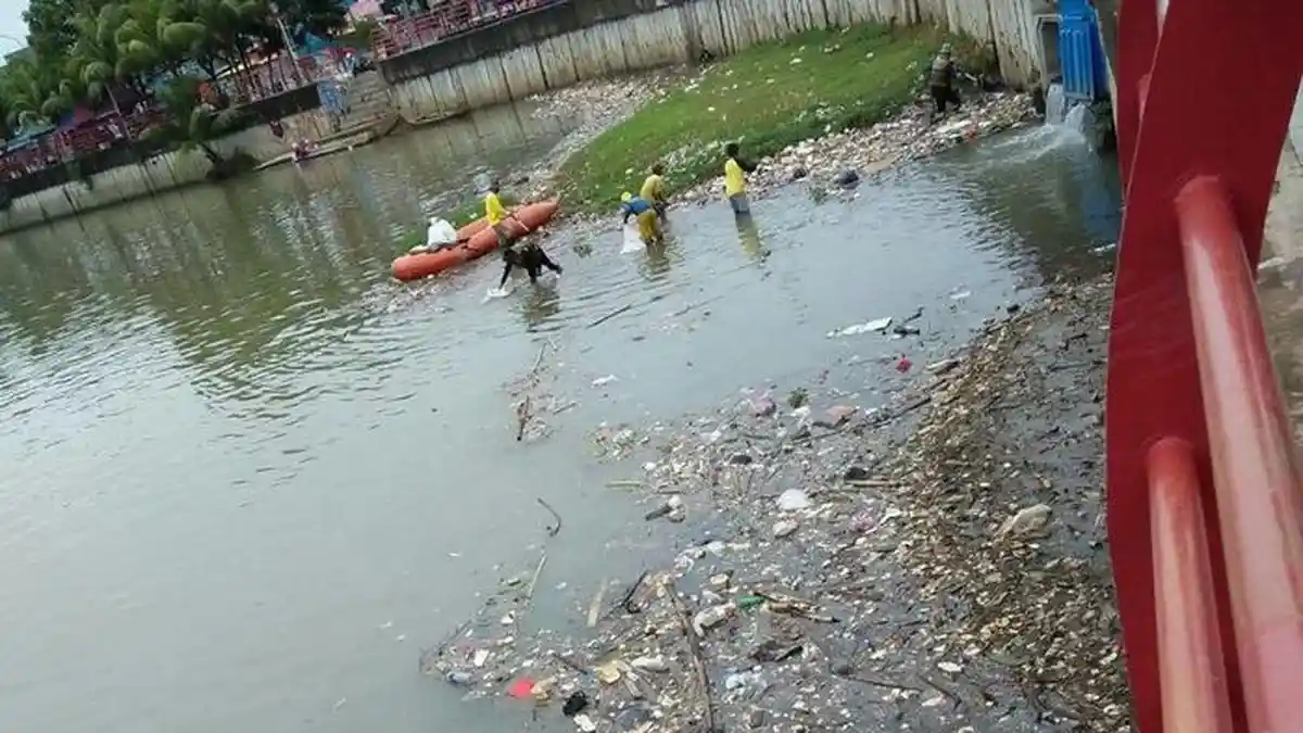 Begini Upaya Pemkot Tangerang Benahi Sampah Sungai Cisadane