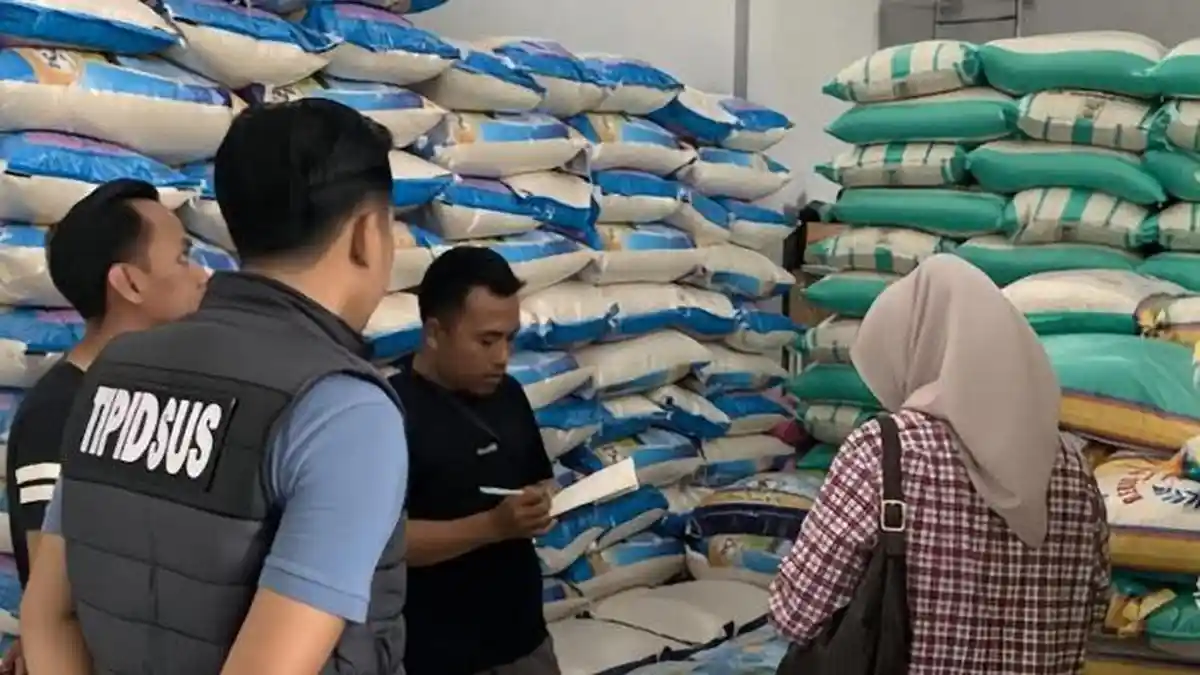 Sidak Disperindag dan Bulog di Pamekasan, Toko Dilarang Naikkan Harga Beras di Atas HET