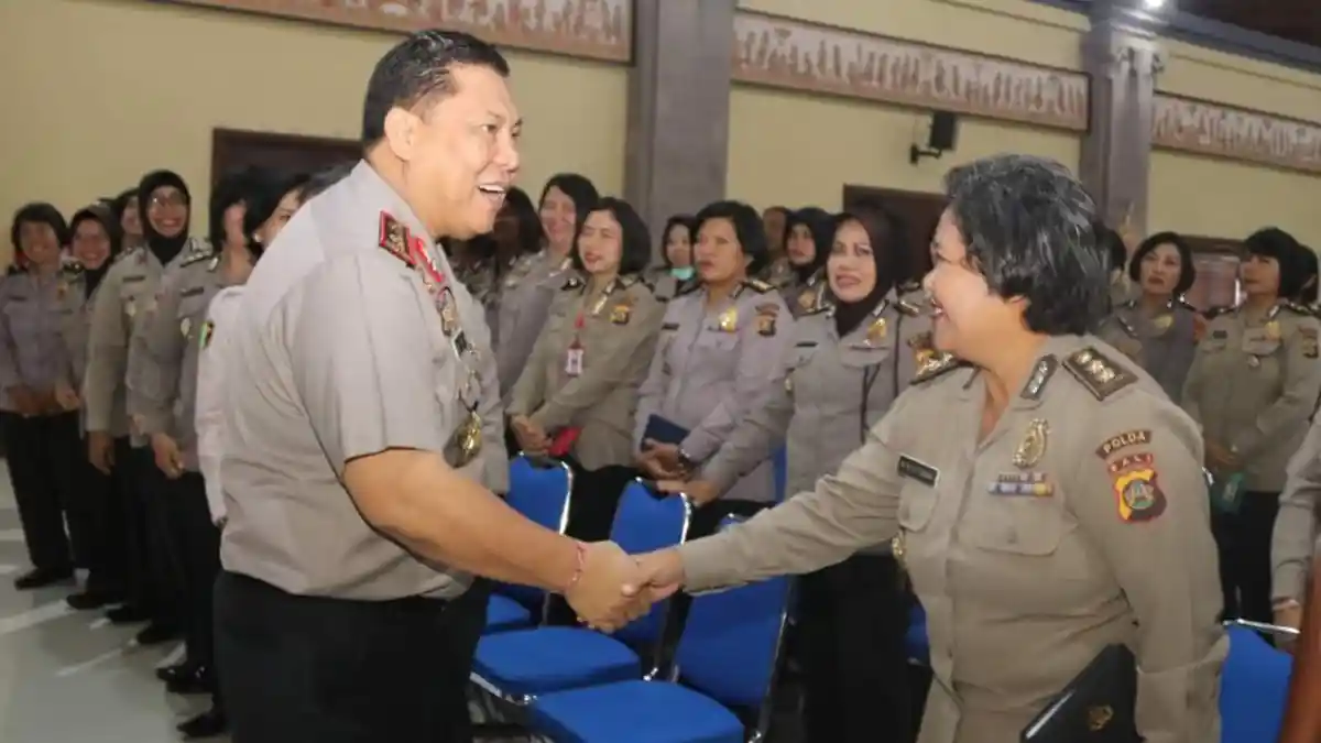 Kapolda Bali Himbau Seluruh Polwan Lebih Bijak Dalam Menggunakan Medsos