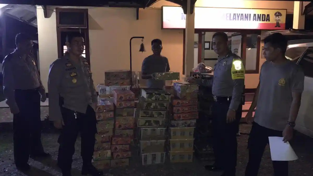 Polisi Curiga Ada Mobil Avanza Putar Arah ke Pekanbaru Setelah Dapat Dikejar Ditemukan Ribuan Burung